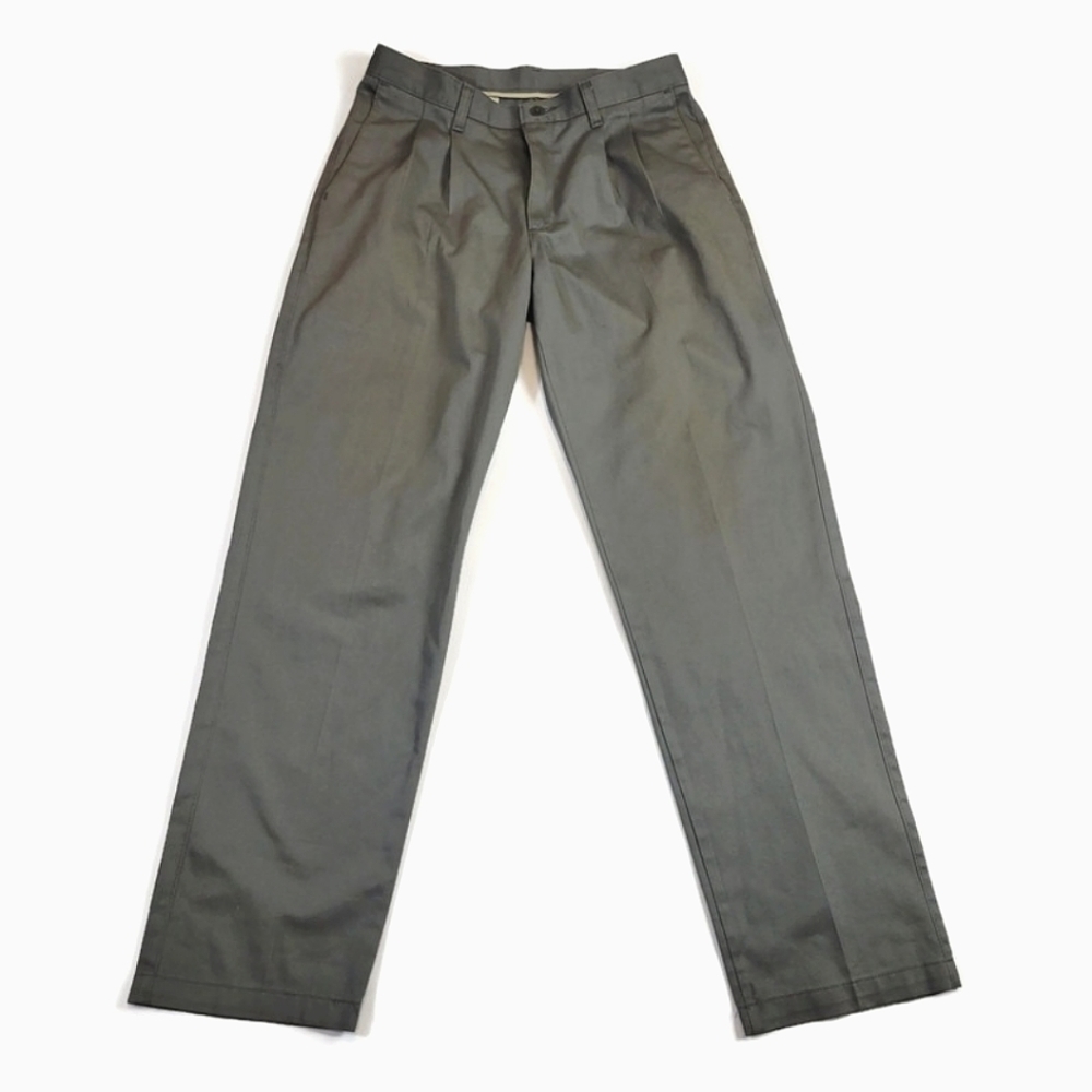 Lee Men's Stain Resistant Relaxed Fit Pleated Pant, Grey 32x32